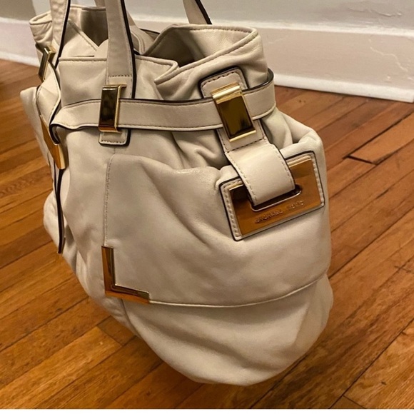 Michael Kors Ivory Leather Beverly Large Shoulder Bag Purse - Picture 5 of 14